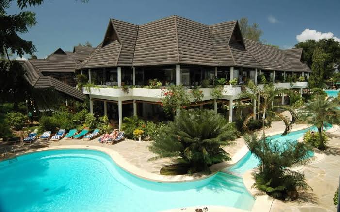 Travellers Beach Hotel 1
